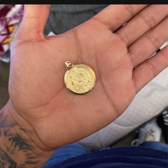 Aztec calendar 14kt charm - Picture 2 of 2